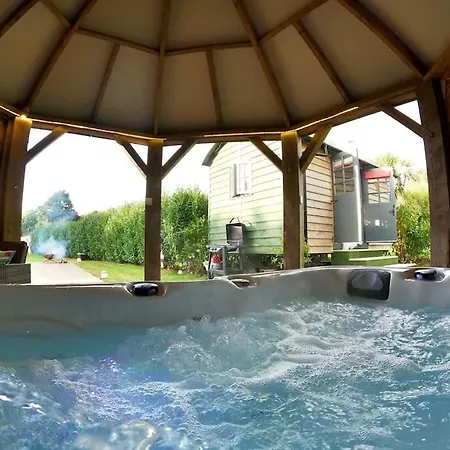Holiday home Romantic Retreat - Luxury Shepherds Hut + Hot Tub! Camborne