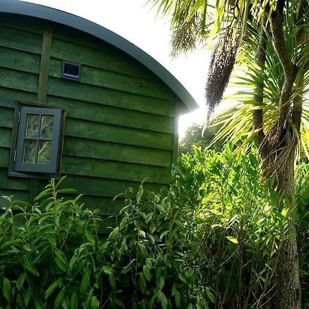 Romantic Retreat - Luxury Shepherds Hut + Hot Tub! Camborne