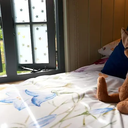 Holiday home Romantic Retreat - Luxury Shepherds Hut + Hot Tub! *