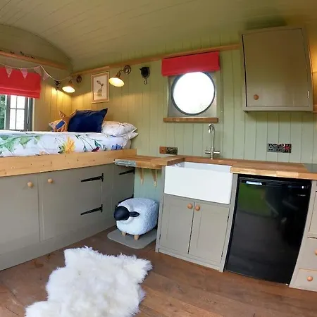 Romantic Retreat - Luxury Shepherds Hut + Hot Tub! Casa vacanze