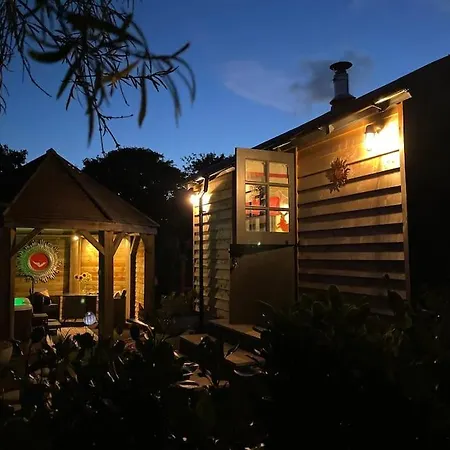 Romantic Retreat - Luxury Shepherds Hut + Hot Tub! Casa vacanze